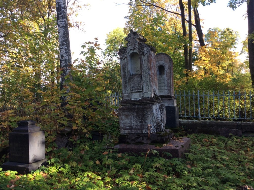 Ивангородское кладбище: когда мертвые упрекают живых