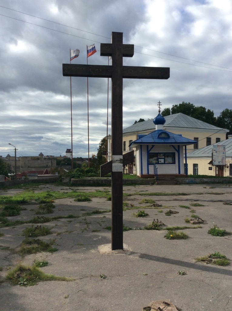 Памятный крест и часовенка на Горке
