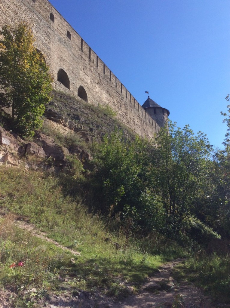 Участок крепостной стены между Колодезной и Провиантской башнями