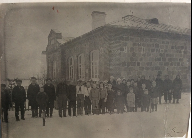 Здание при въезде в Ропшу, где размещалась погранзастава в 1924-25 г.г.