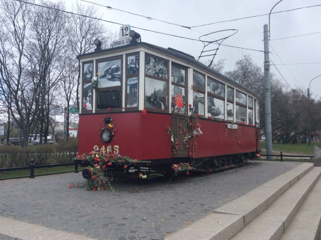 Памятник блокадному трамваю в Автово