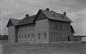 Школа в деревне Калливере